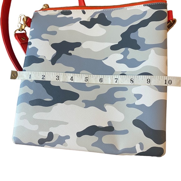 OTG On The Go Twenty Four Seven #6 Abby Camo Gray Crossbody Purse - Picture 6 of 12
